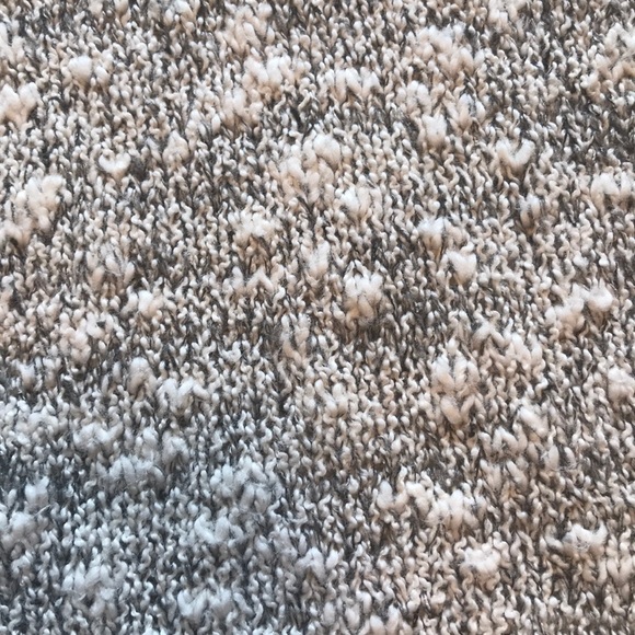 Abercrombie cold shoulder sweater - Picture 3 of 3